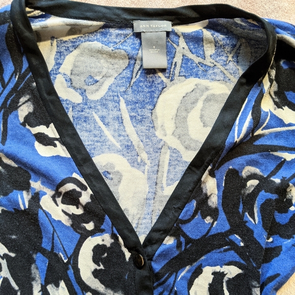 Ann Taylor cardigan - Picture 2 of 3